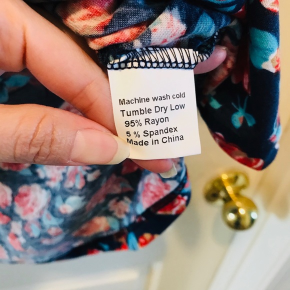 Jamby Styles Floral Swoop Tee Large - Picture 6 of 7